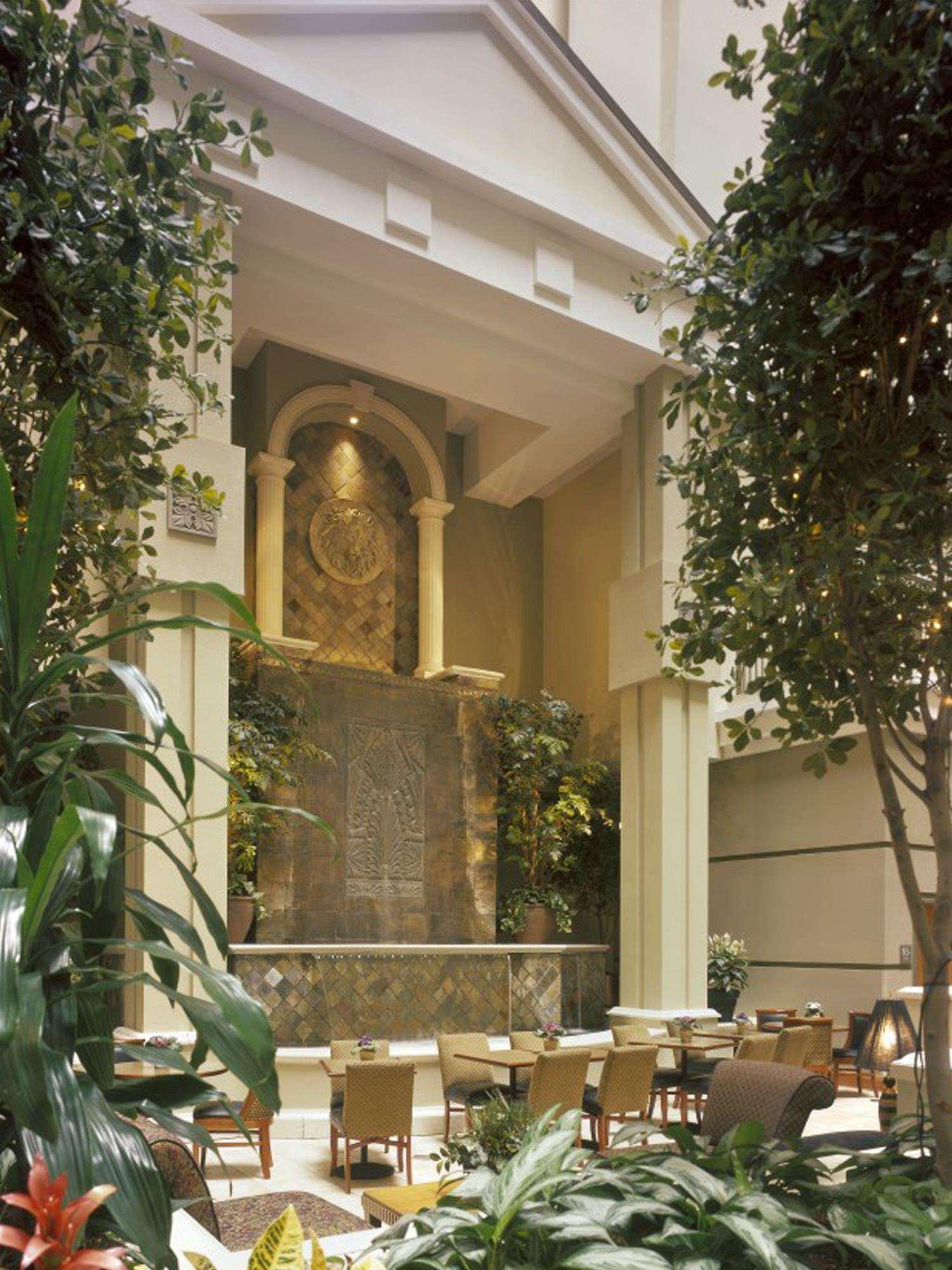 فندق أجنحة إمباسي الفندقية ناشفيل آت فانديربيلت المطعم الصورة